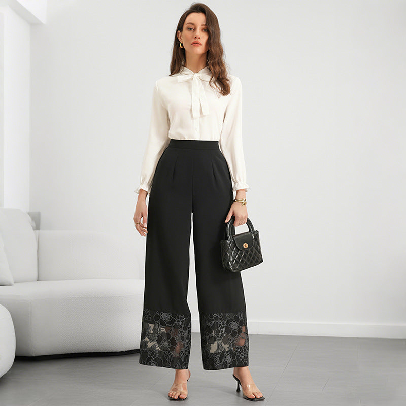 SERFI Pantalon droite avec panneaux de dentelle transparente.