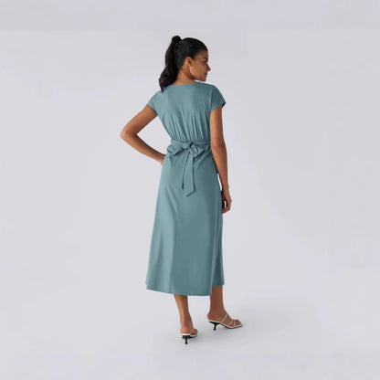 Robe mi-longue décontractée à col V croisé, manches courtes et séchage rapide