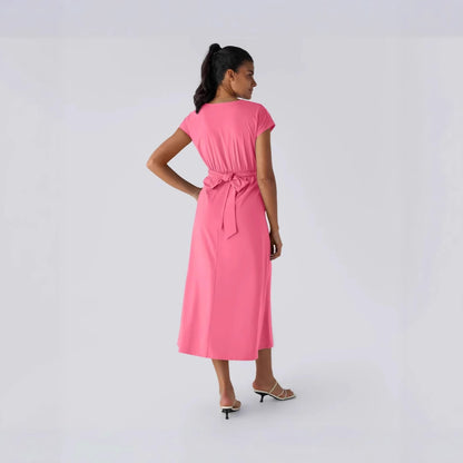 Robe mi-longue décontractée à col V croisé, manches courtes et séchage rapide