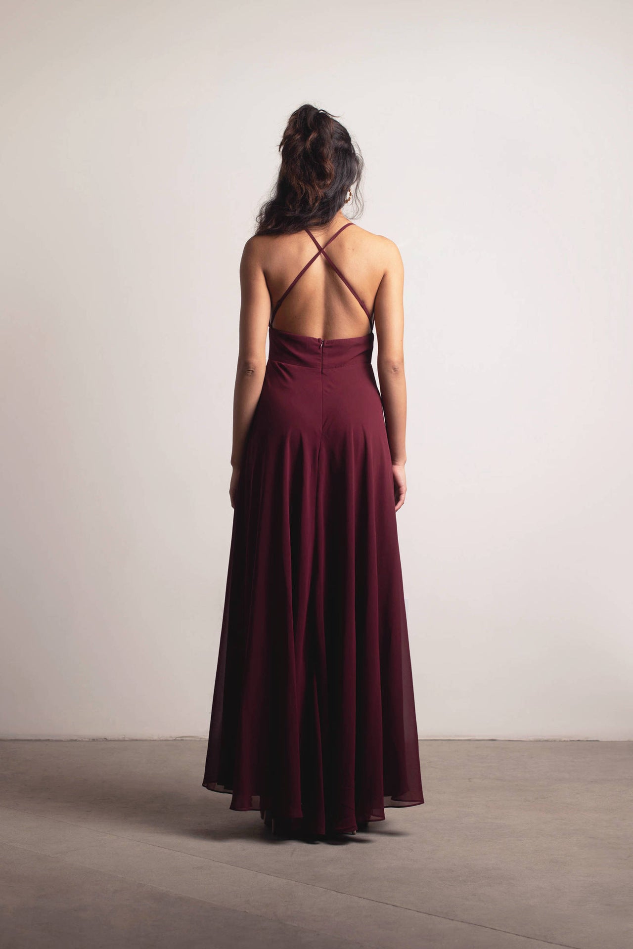 DALYA Robe longue unie dos nu à bretelles croisées avec fente haute